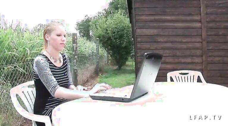 Cindy Picardie serious sodomized in the garden