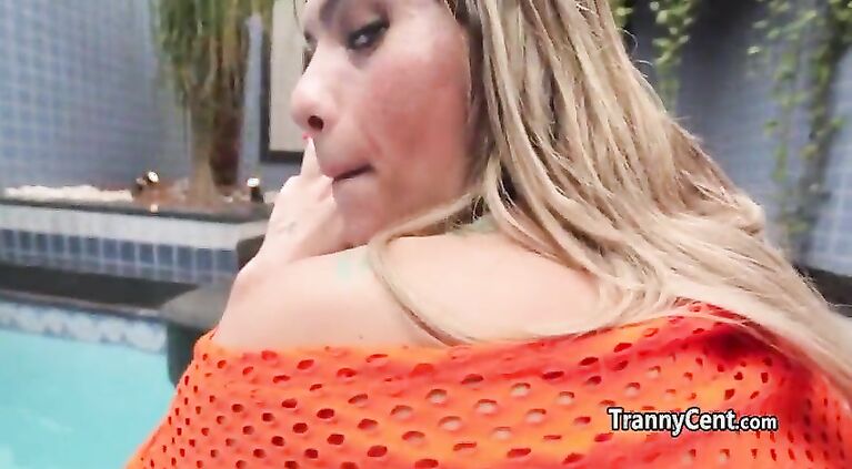 Tall big booty shemale rides black shaft