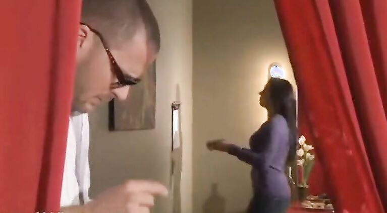 A wive was forced to have a blowjob and got brutally fucked in a brutal porn.