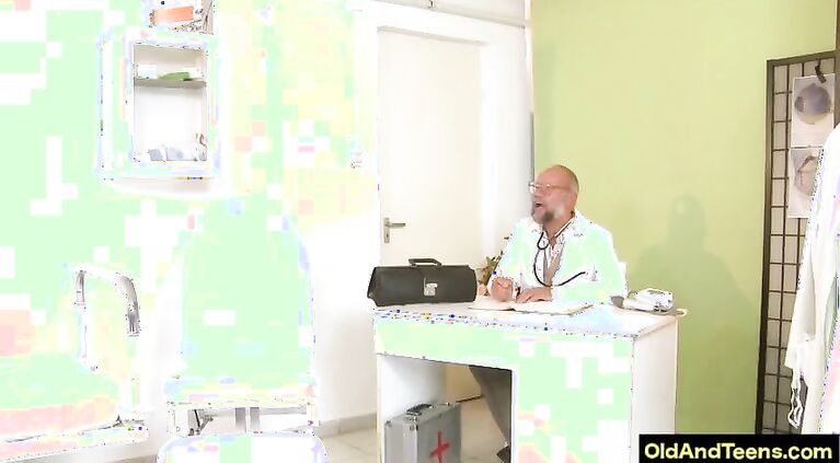 Older doctor sexy blonde to have oral sex