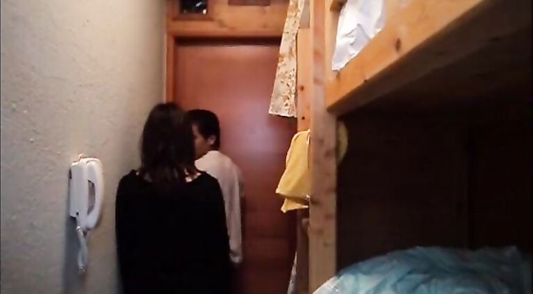 Tony Pony sex with Asian tourist in hostel 4/3
