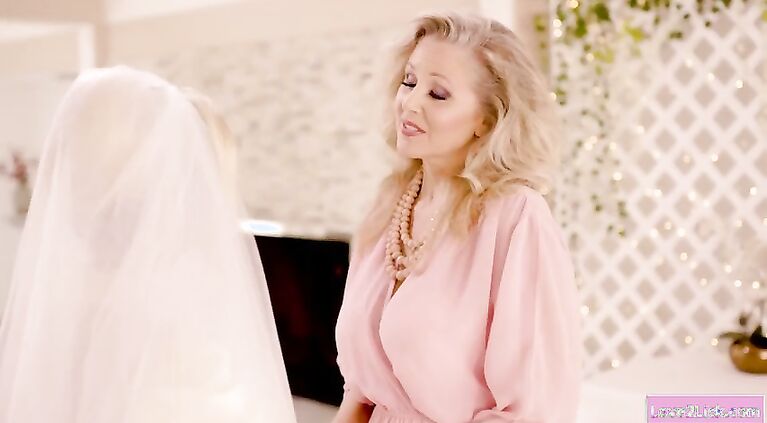 Milf licks stepdaughter before wedding