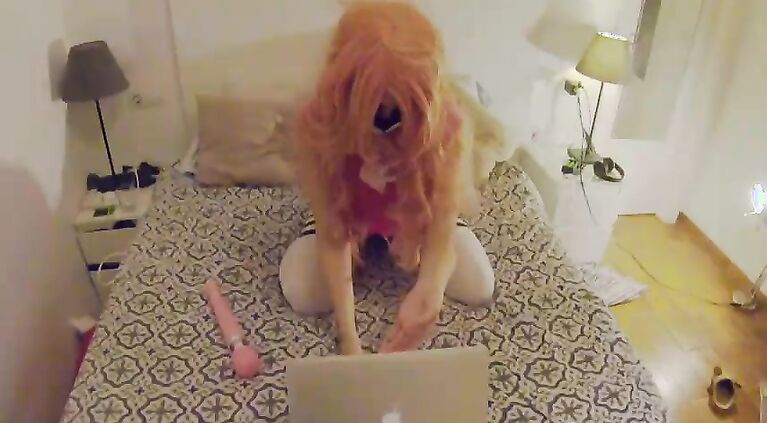 Kawaii webcamer cousin doesn't want to her mom find it out LMAO (Full video on Xvideos Red)
