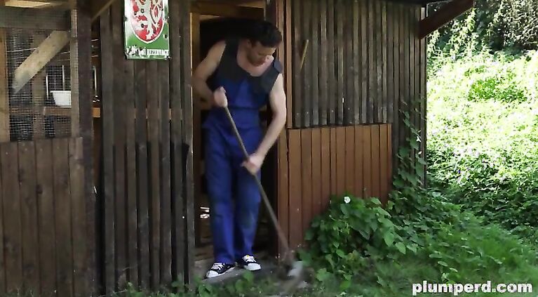 Czech Fatty Makes Gardner Regret he Was Born