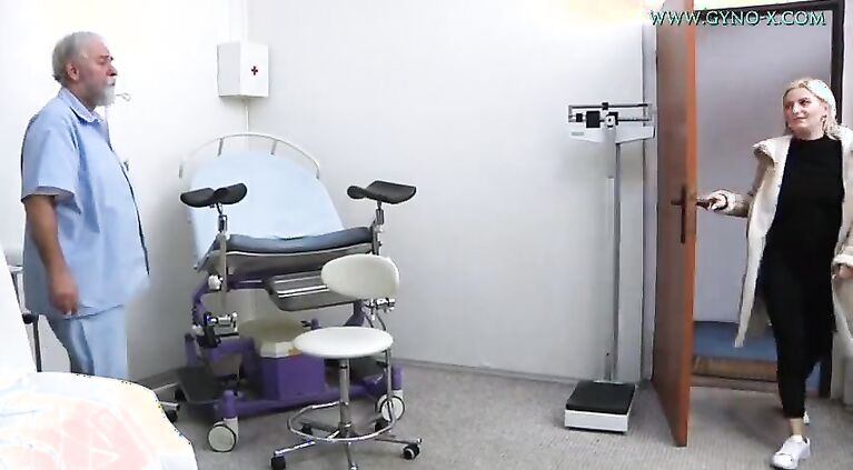 Sabine (23) Gyno Exam