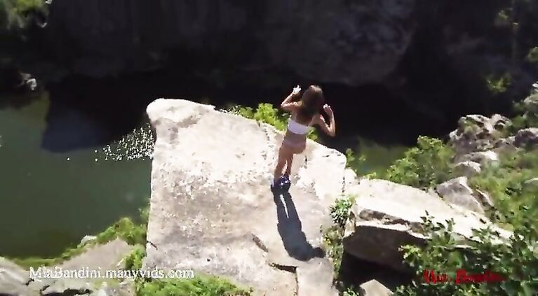 WILD PUBLIC FUCKING ON A HIGH CLIFF IN CANYON. MIA BANDINI