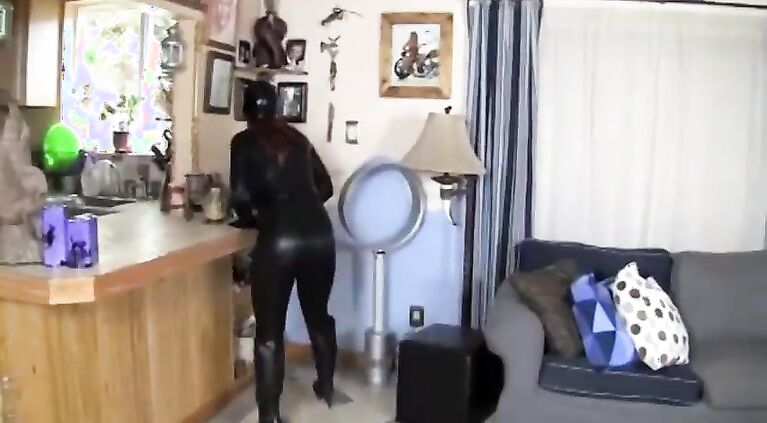 Busty Catwoman gets