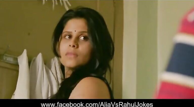 Desi Aunty (Bhabhi) Having Sex With Boy